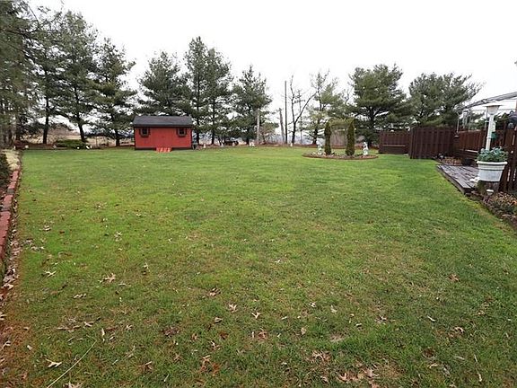 3rd image of 6996 Berkshire Dr