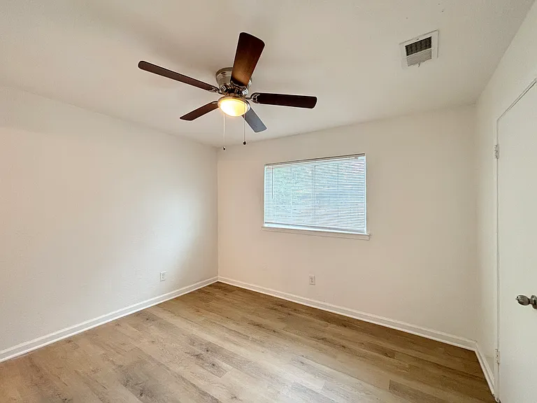 1304 Curtis Dr — Photo 13