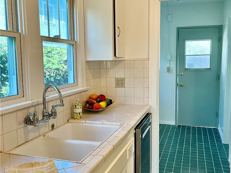 3431 Descanso Dr — Photo 9