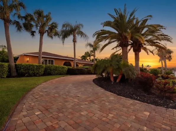 7137 Westmoreland Dr, Sarasota, FL 34243