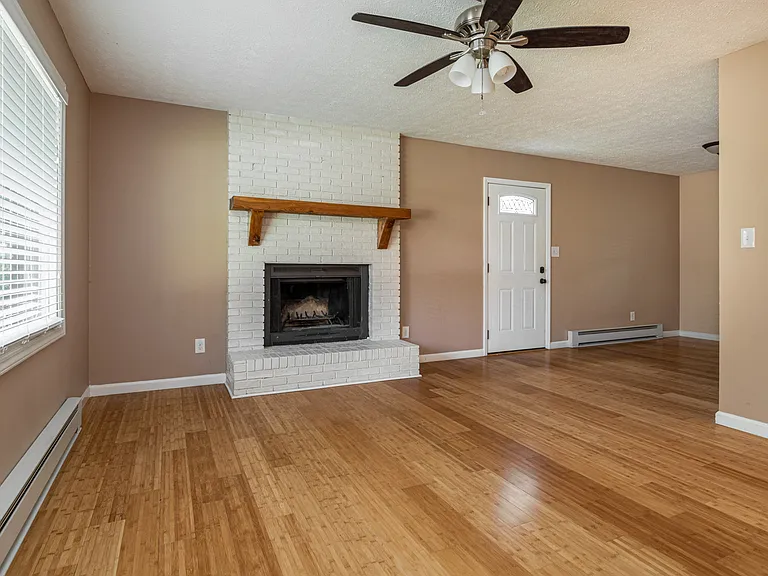 268 S French Broad Ave — Photo 7