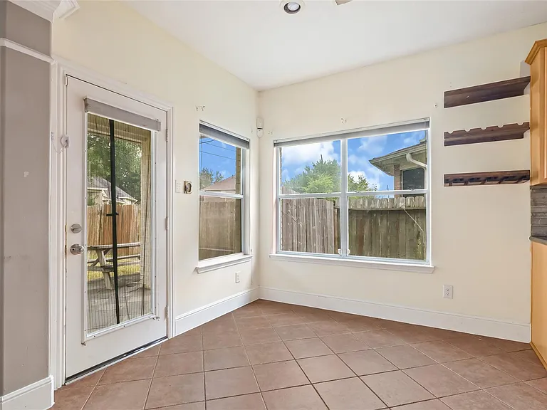 511 Nadia Way — Photo 12