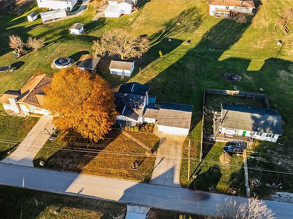 5th image of 70 Meadow Ln