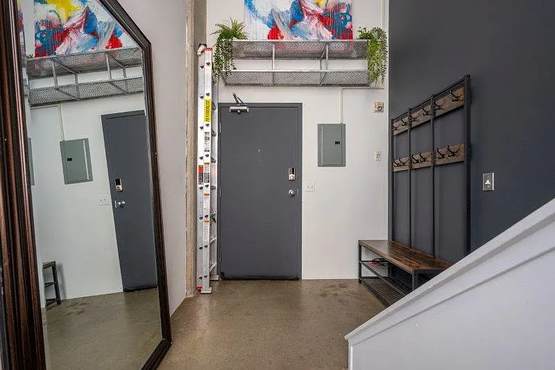 1 bed, 690 sqft, $2,100 — Photo 2
