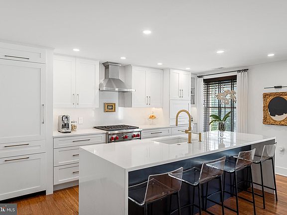 2nd image of 411 N Loudoun St APT 202