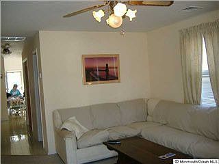 3rd image of 215 Carteret Ave