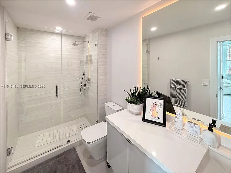 31 SE 5th St #3412 — Photo 23