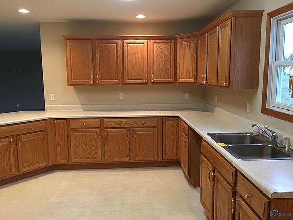 3rd image of 261 Seneca Dr