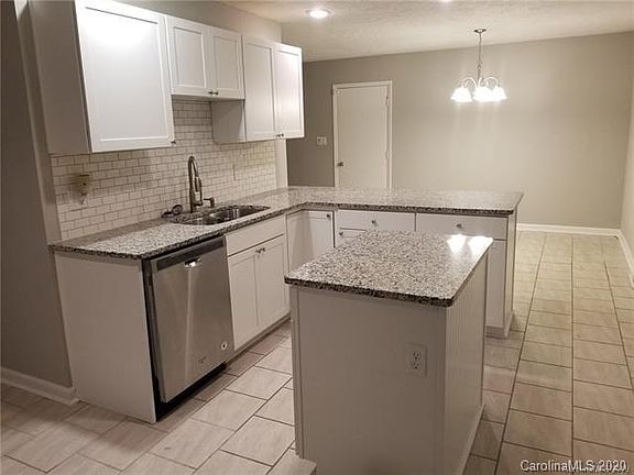 5th image of 2092 Fairhill Cir