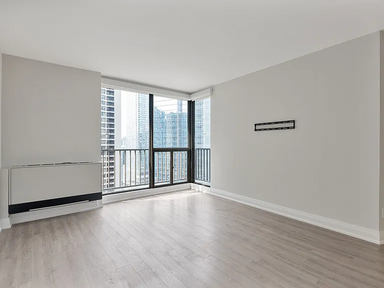 33 Harbour Sq #2208 — Photo 27