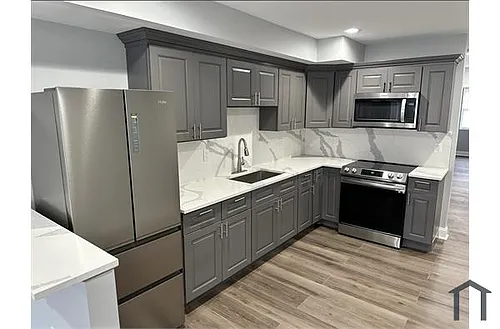 1704 N Broadway Photo 1