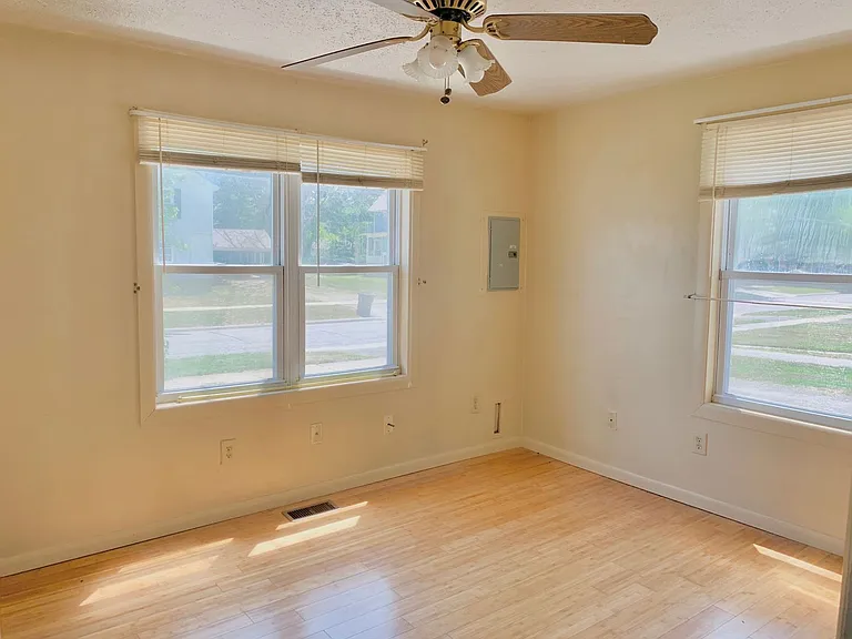 215 W Lorain St — Photo 7