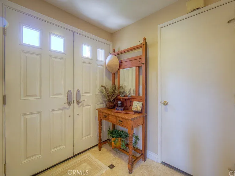 5568 Orange Ave — Photo 10