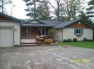 2020 Maca Vista Dr, Indian River, MI 49749