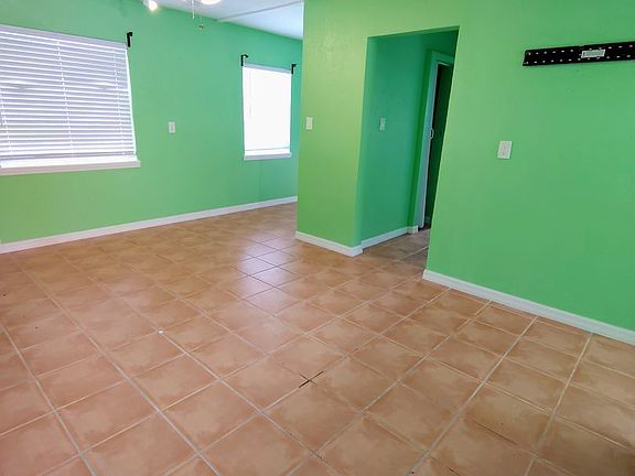 5th image of 115 145th Ave E APT 4
