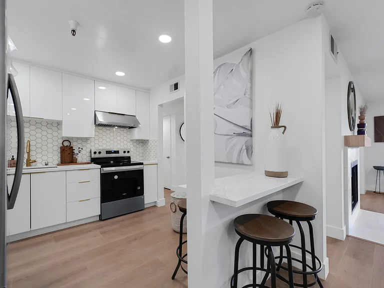 2111 Latham St #307 — Photo 39