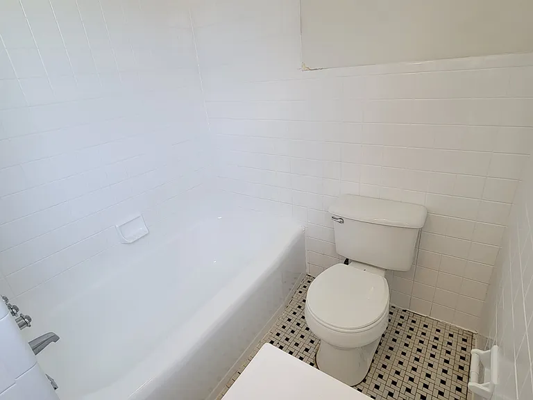 947 Tree St — Photo 12