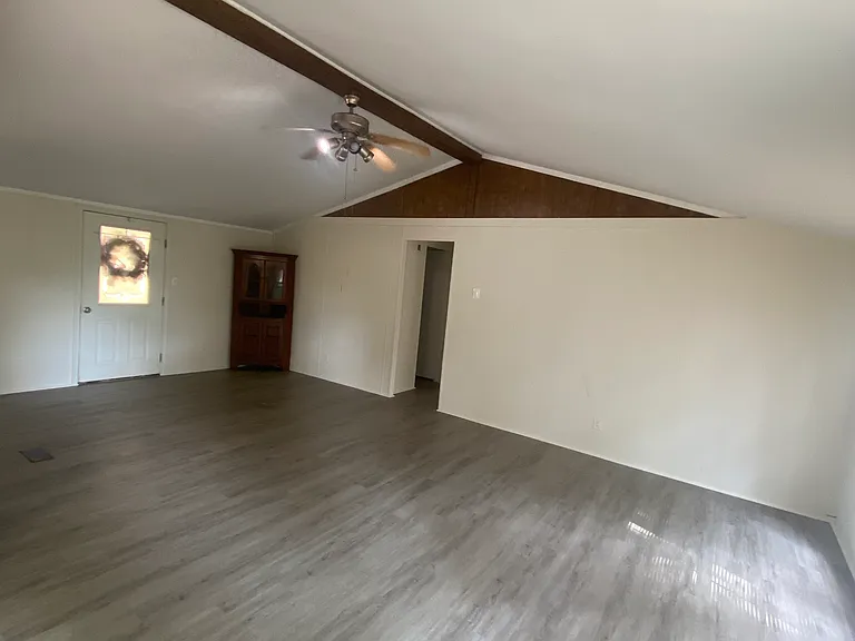 216 Crestview — Photo 3