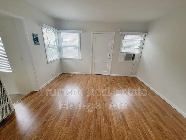 927 E Lexington Dr #A — Photo 8