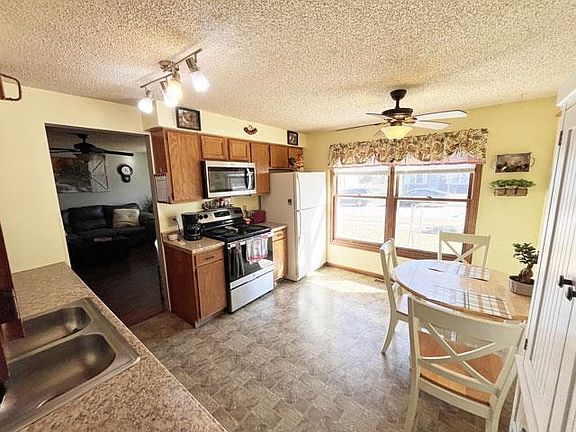 4th image of 426 Arrowhead Ct