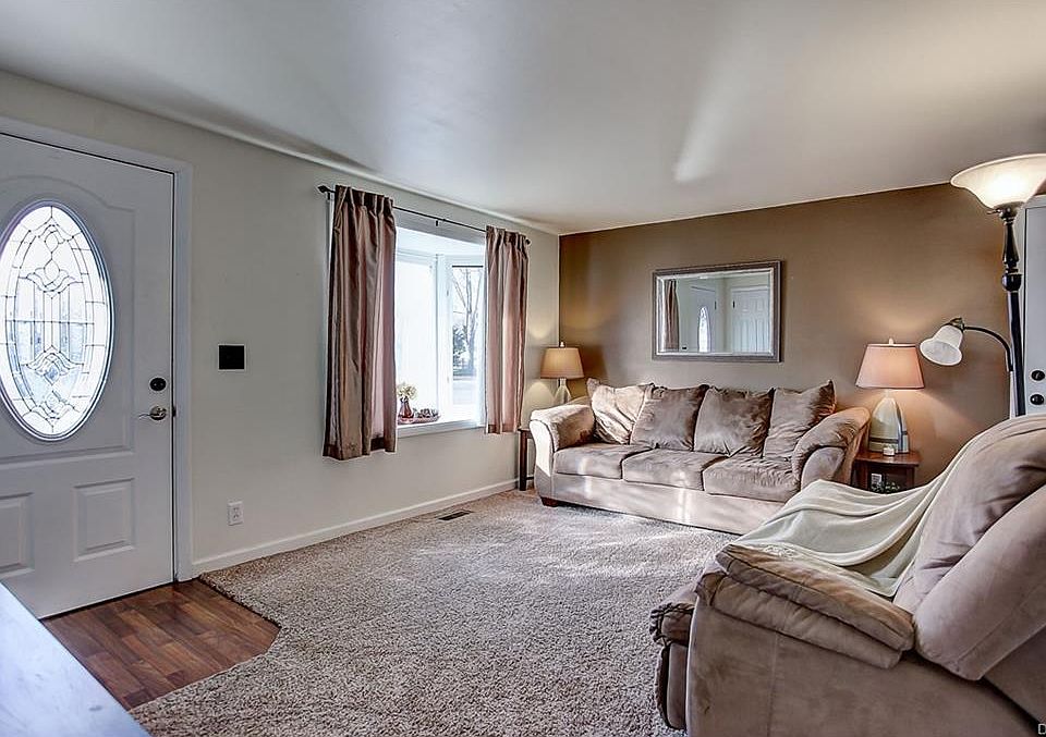 1st image of 493 Caldwell Cir