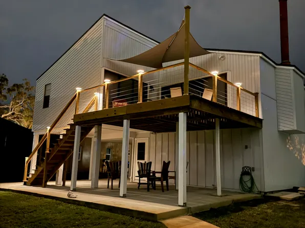 606 N Mayo St, Crystal Beach, FL 34681