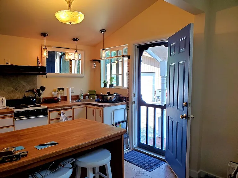 Lakeway Dr — Photo 3