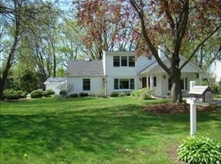 394 Hampshire Ln, Crystal Lake, IL 60014