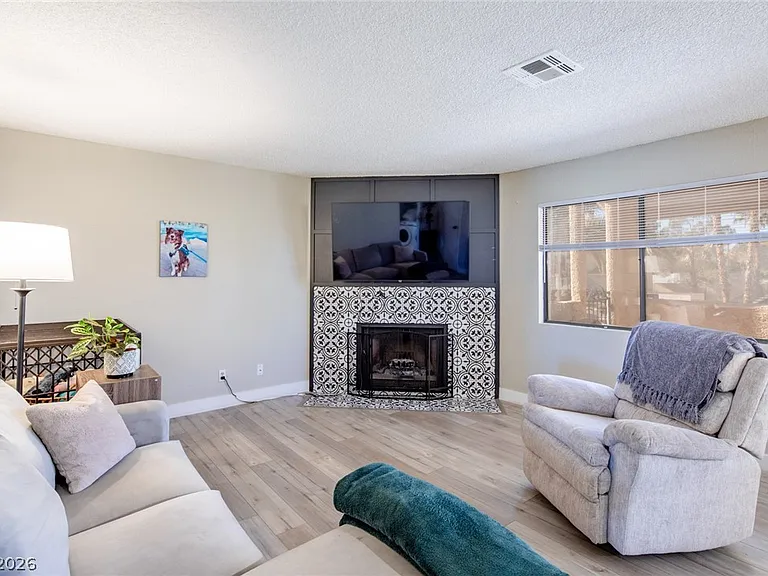1212 Observation Dr #201 — Photo 10