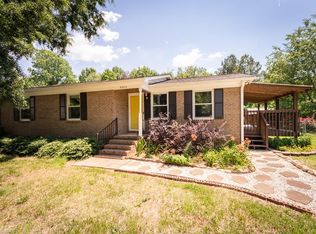 8009 Tam Oshanter Dr, Greensboro, NC 27409