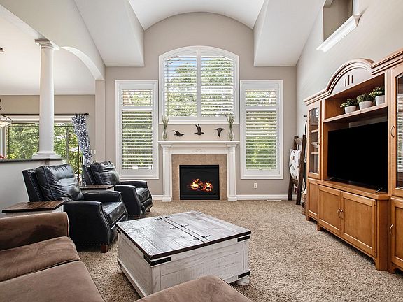 3rd image of 58213 Crystal Springs Dr