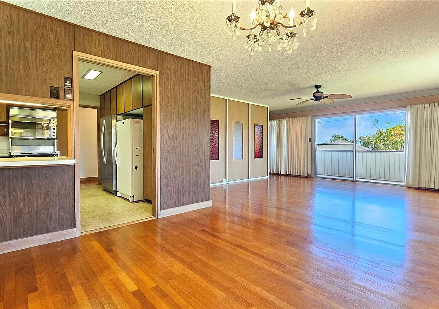 Spacious & Serene 3 Bedroom, 2.5 Bath Upstairs Retreat in Manoa — Photo 3