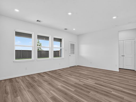4th image of 17427 Chestnut Chase St