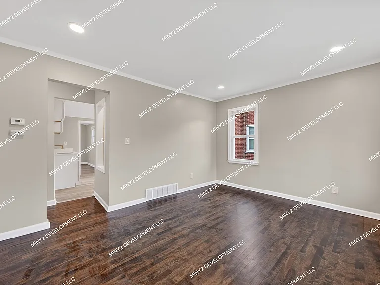 21422 Pembroke Ave — Photo 6