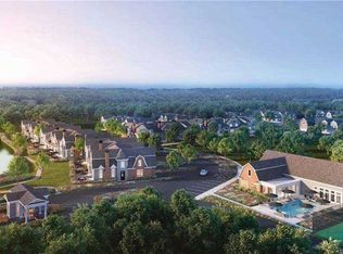 1 Equestrian Ct #18, Huntington, NY 11743