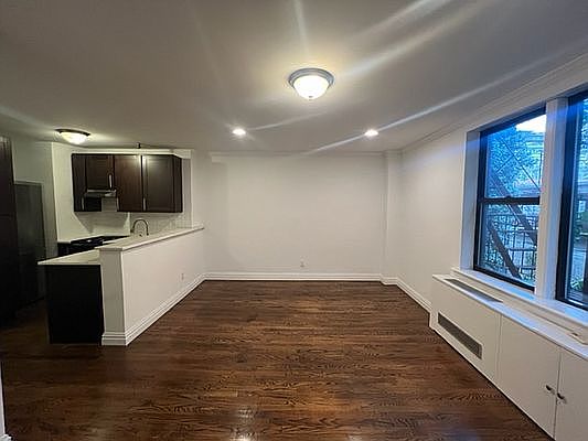 4th image of 156 Prince St APT 3B