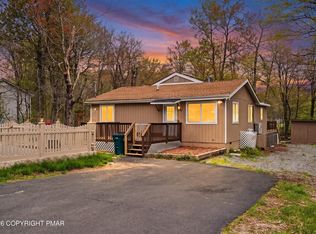 9851 Deerwood Dr, Tobyhanna, PA 18466