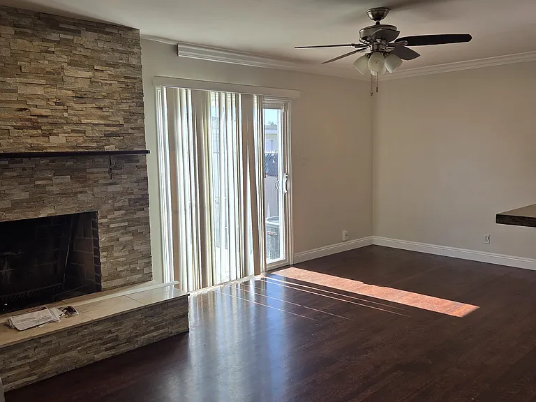 2620 W Arbor Vitae St — Photo 6