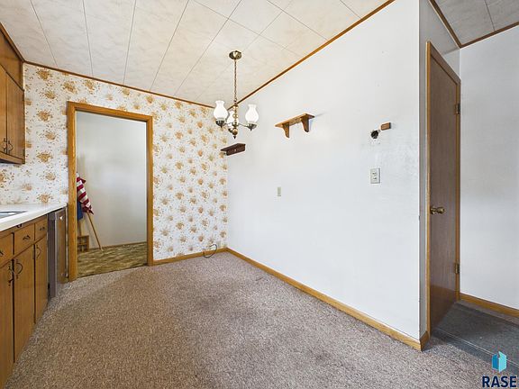 3rd image of 5909 W 41st St