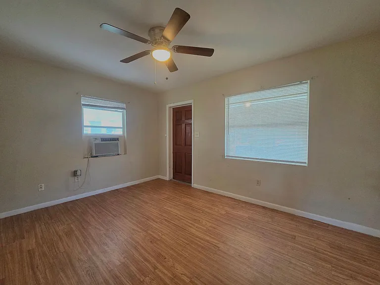 2248 Weber St — Photo 5