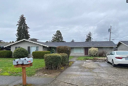 1885-1899 32nd Pl NE Photo 1