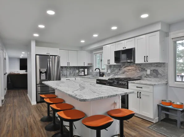 327 Warlock Ct, Columbus, OH 43230