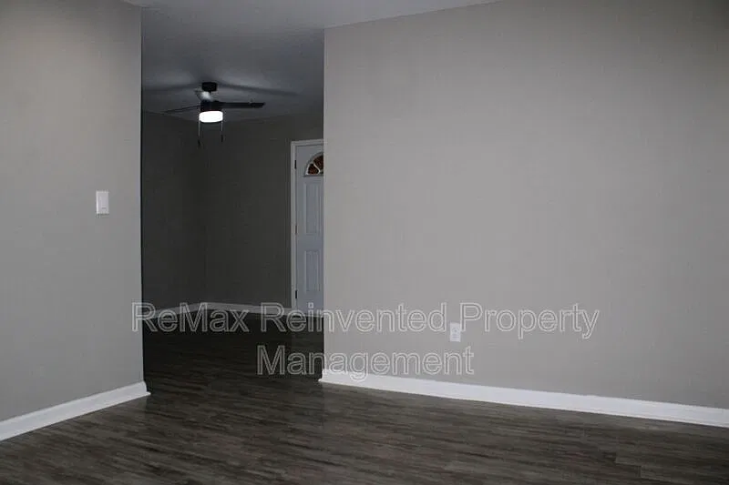 3 bed, 1.5 bath, 1300 sqft, $1,385 — Photo 4