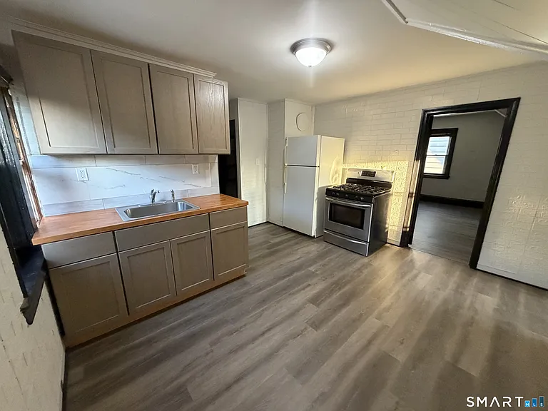 39 Houston St #3 — Photo 4