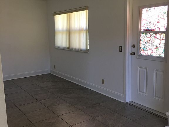 4th image of 1801 Bedford Ln APT 28