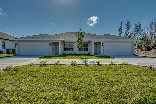 3419-3421 SW 15th Pl Photo 1