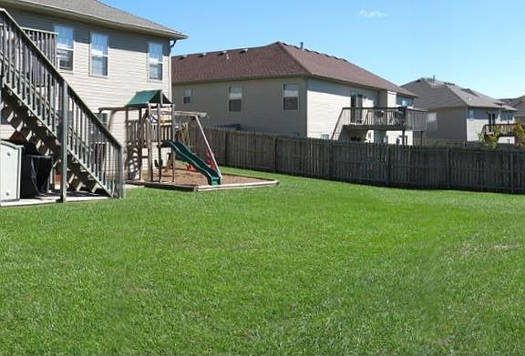 Nice flat, fenced in yard