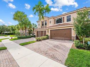 10810 NW 74th Dr, Pompano Beach, FL 33076