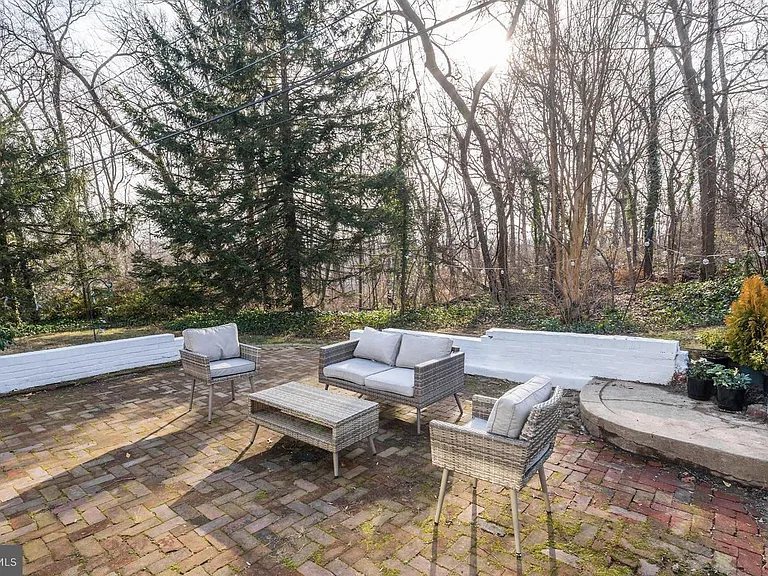 1628 N Harrison St — Photo 22