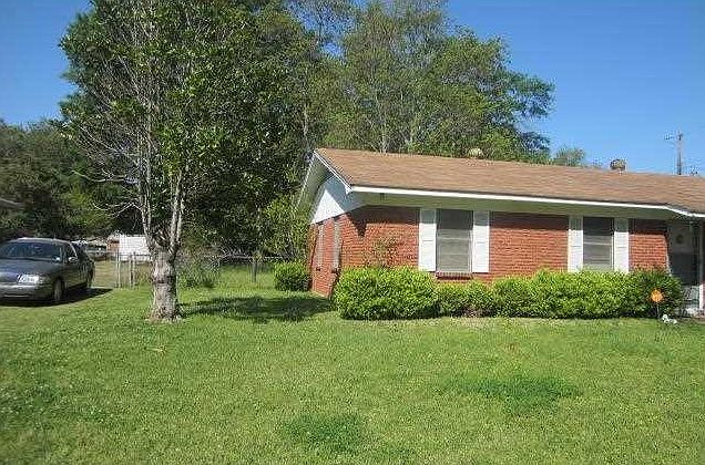 2nd image of 8710 Edgewood Pl